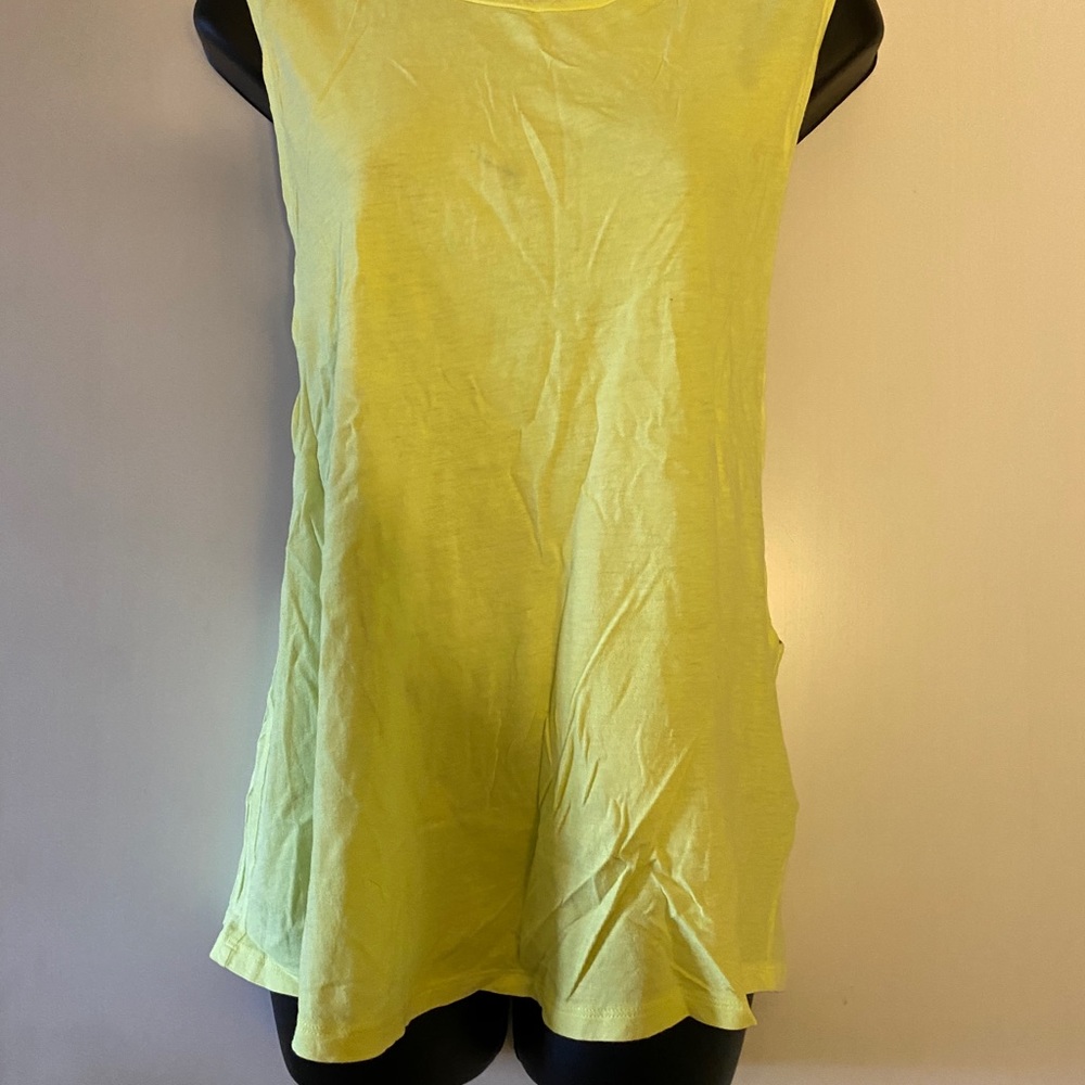 Tank tops - Picture 2 of 8